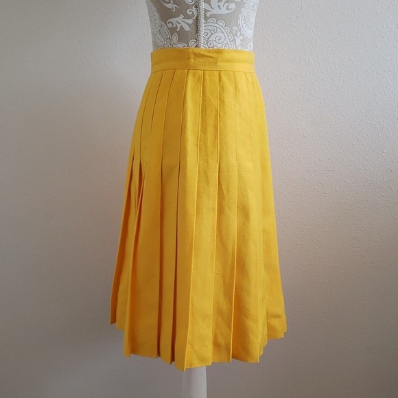 Neiman Marcus Vintage Yellow Pleated Skirt 10 - Picture 3 of 8